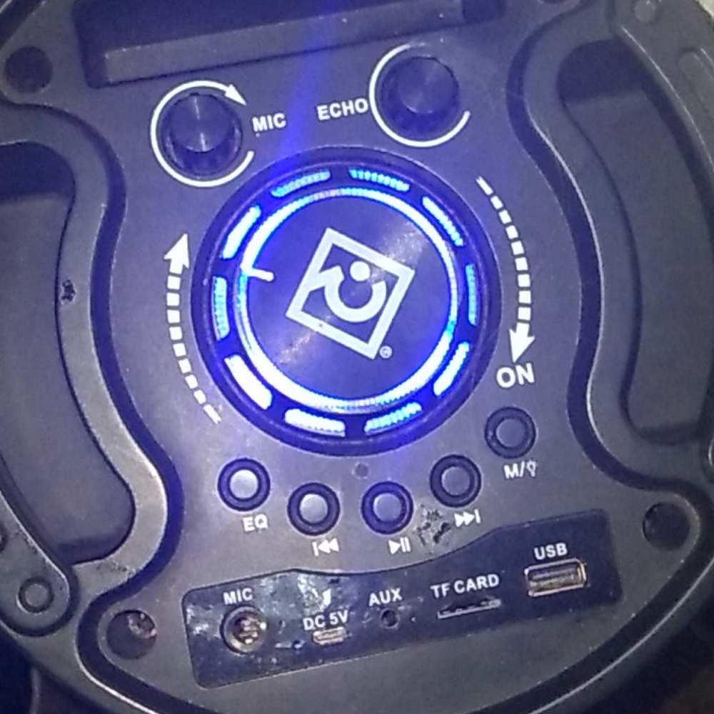 Wireless Bluetooth speaker - Picture 2 of 3